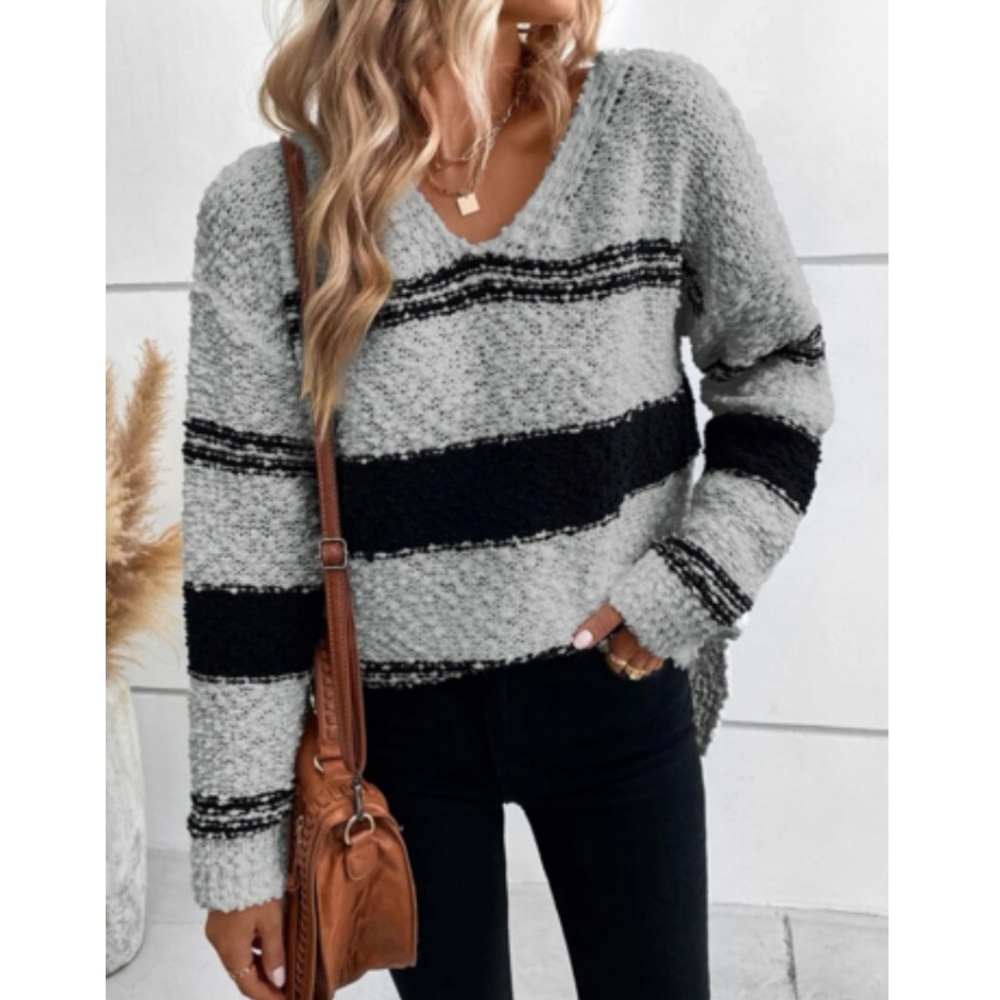Cozy Swiss dot V neck popcorn sweater top - Picture 10 of 12